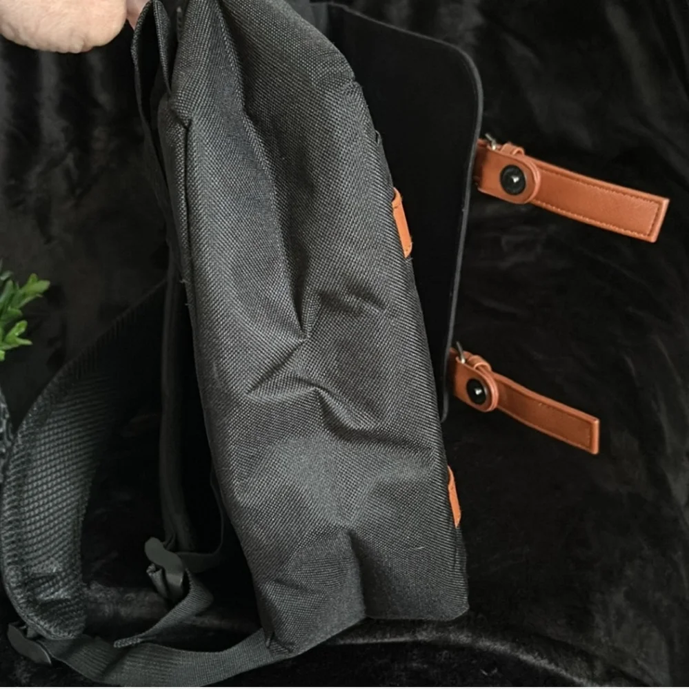Teimose NWOT Large USB Backpack - Picture 9 of 10
